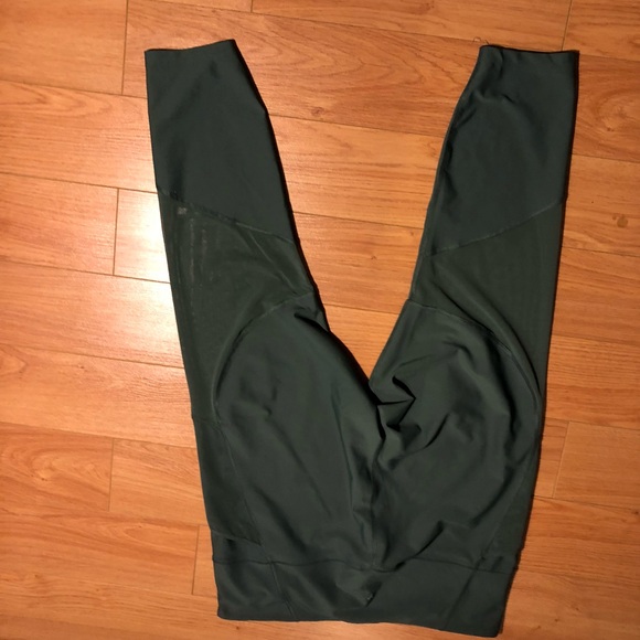 Old Navy Powersoft Crop Leggings - Picture 3 of 9